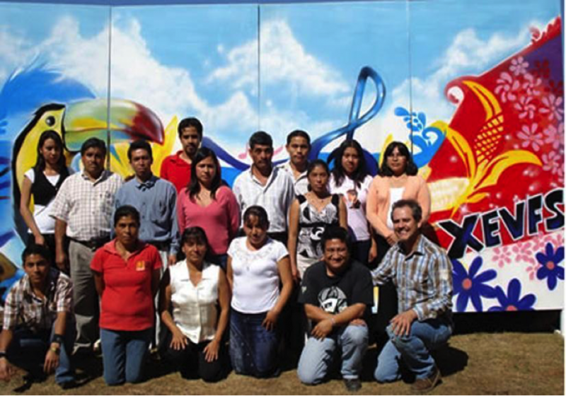 Staff of WEVFS La voz de la frontera sur. Photo: XEVFS, CDI, 2011.